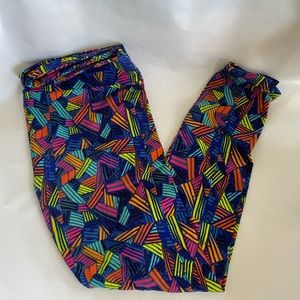 LuLaRoe Crazy bold design leggings!